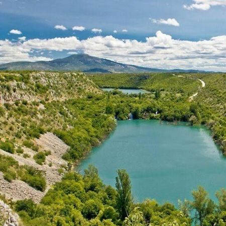 Bedroom For 1, In 100 Y Old Dalmatian House, Under Mountain, 14 Km To Np Krka, 35 Mins Drive To Beach Razvode Екстер'єр фото